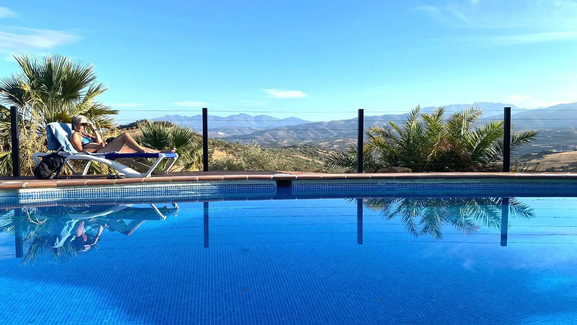 Castle Tower Apartment In Rural Holiday Park 'Picasso' Tolox
