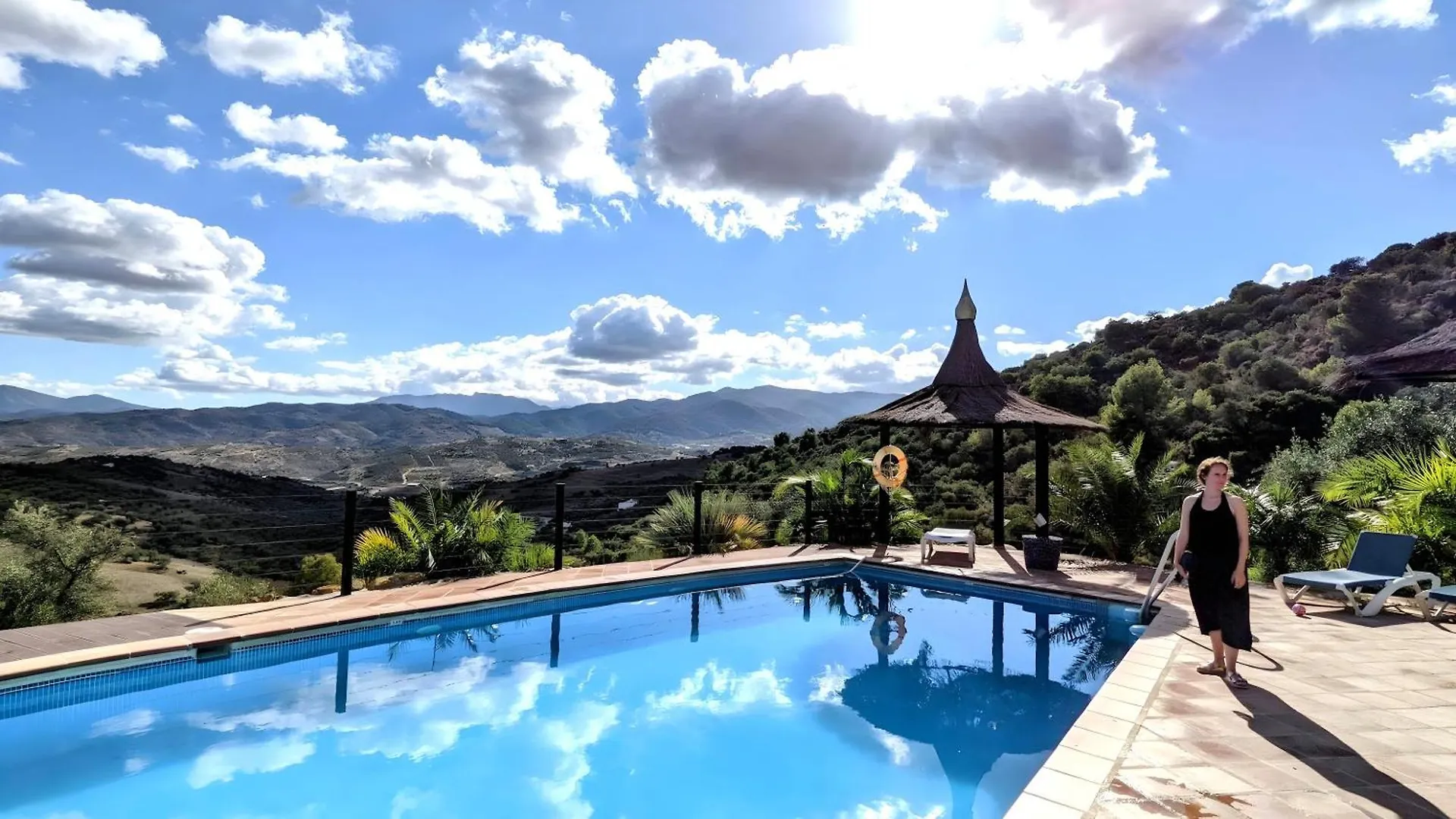 Castle Tower Apartment In Rural Holiday Park 'Picasso' Tolox Spain