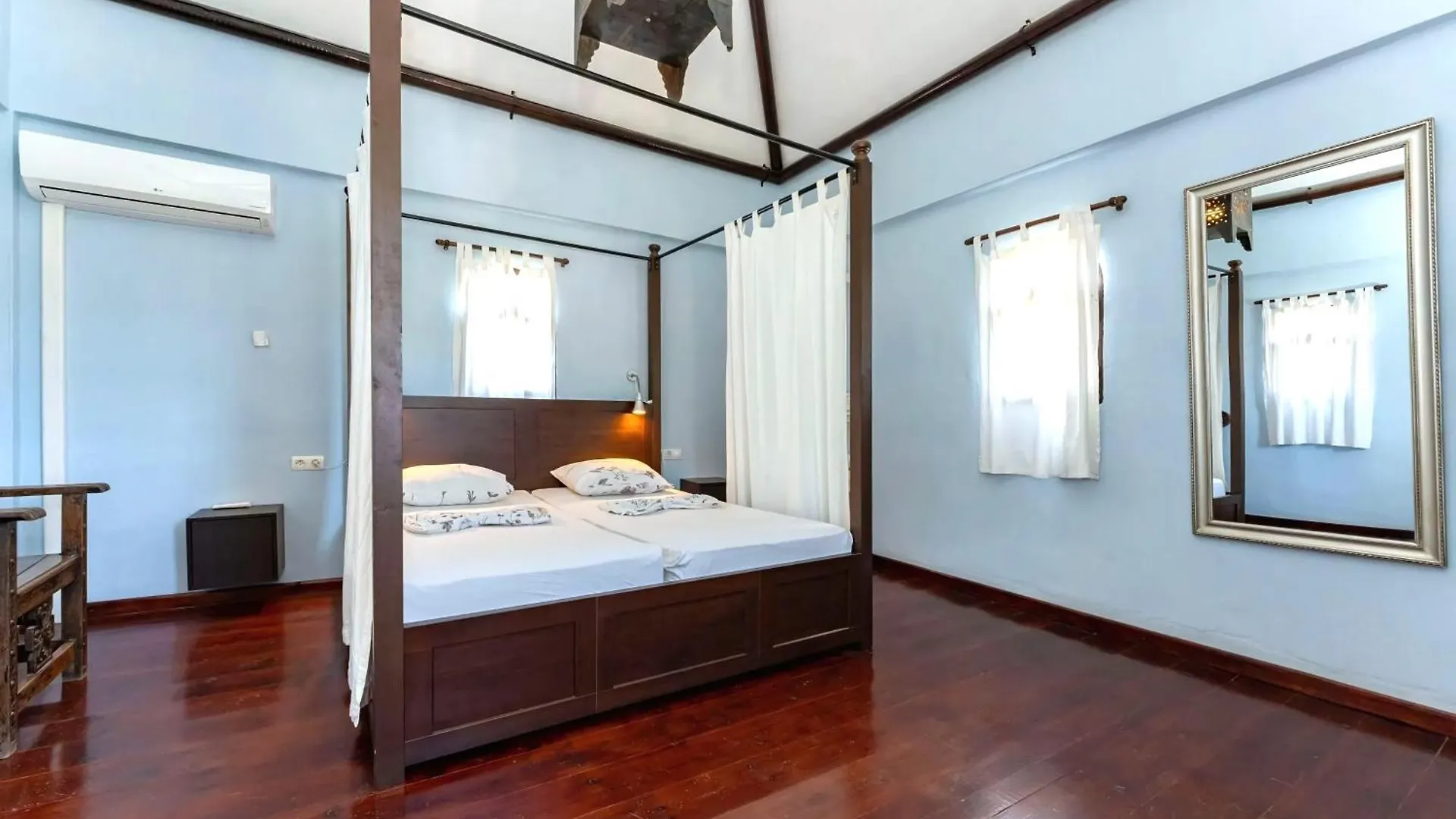 Castle Tower Apartment In Rural Holiday Park 'Picasso' Tolox
