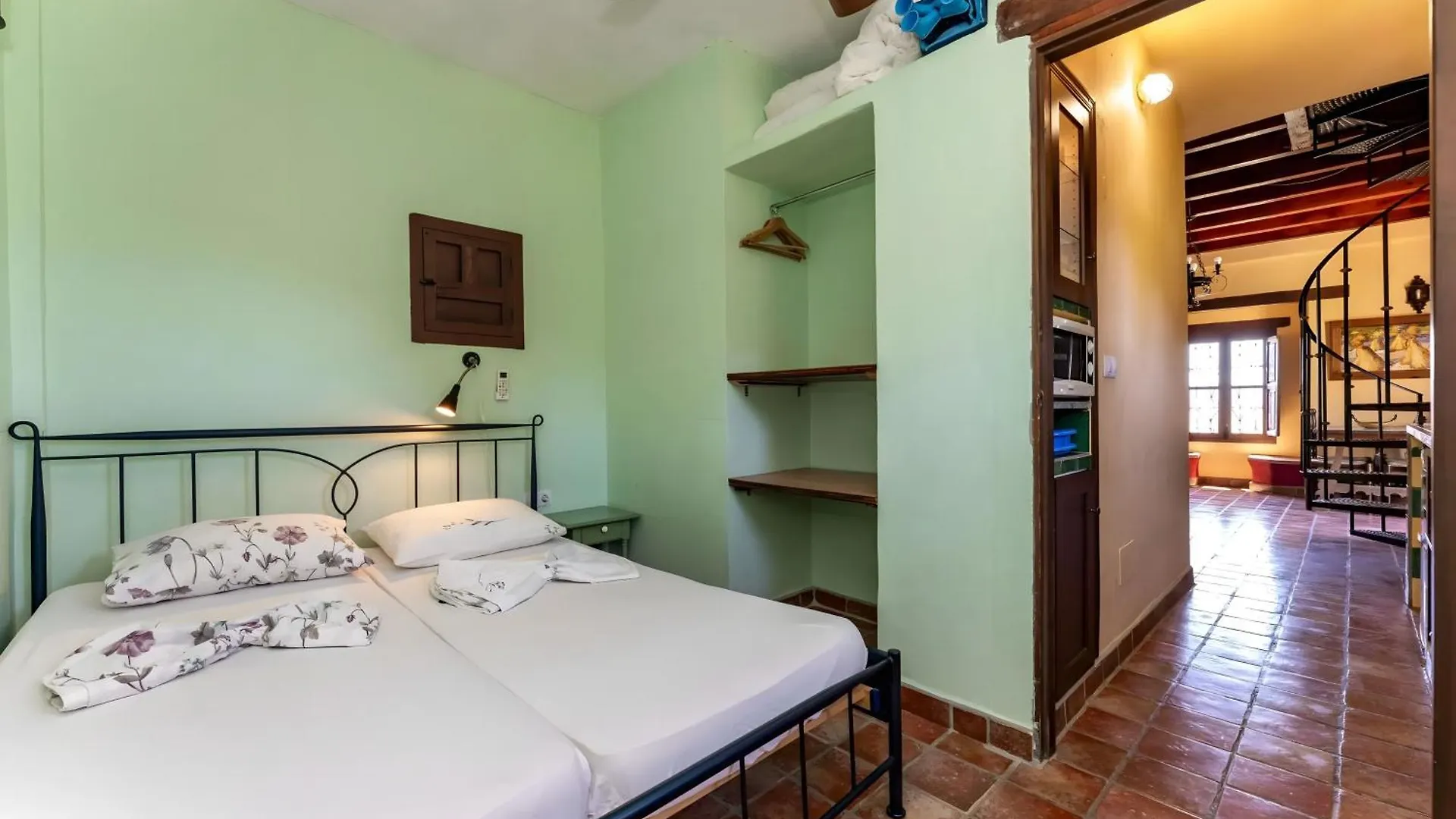 Castle Tower Apartment In Rural Holiday Park 'Picasso' Tolox