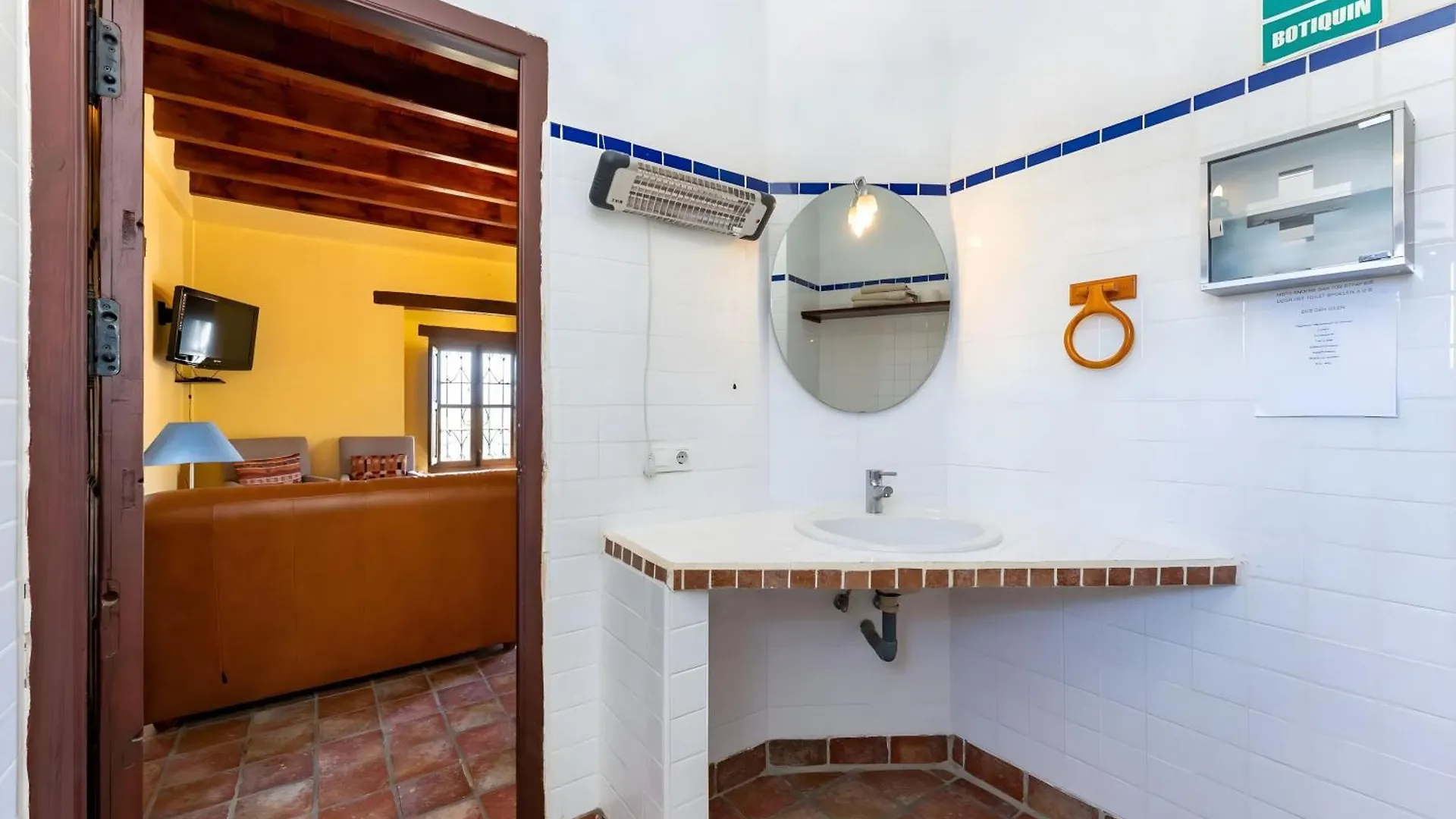 Castle Tower Apartment In Rural Holiday Park 'Picasso' Tolox